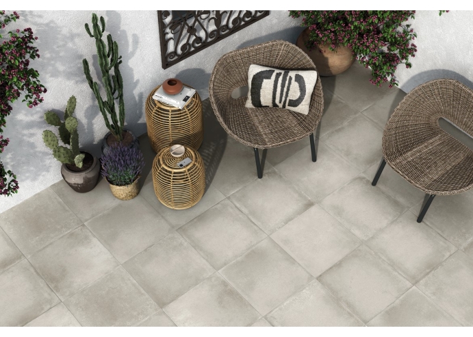 Lecco Gris es un pavimento porcelánico que presenta acabado Slipstop.Se puede colocar tanto en interior como en exterior gracias