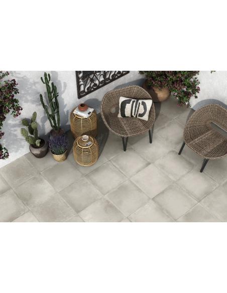 Lecco Gris es un pavimento porcelánico que presenta acabado Slipstop.Se puede colocar tanto en interior como en exterior gracias